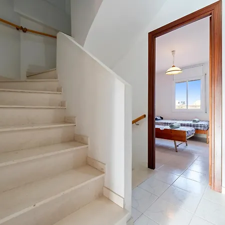 Hauzify I Casa Arboc Holiday home