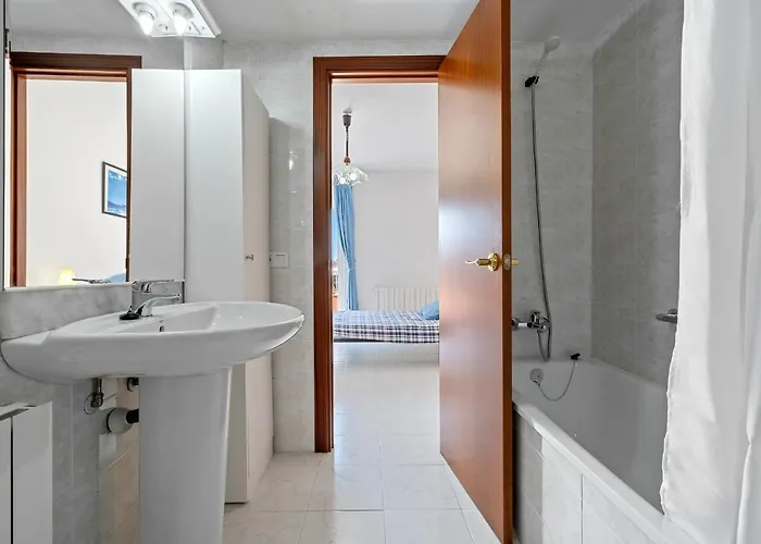 Hauzify I Casa Arboc 펜션 *