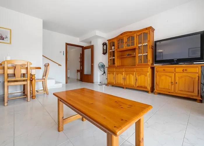 Hauzify I Casa Arboc *