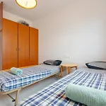 Hauzify I Casa Arboc Holiday home *