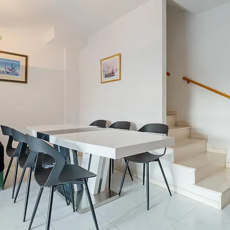 Hauzify I Casa Arboc Vakantiehuis *